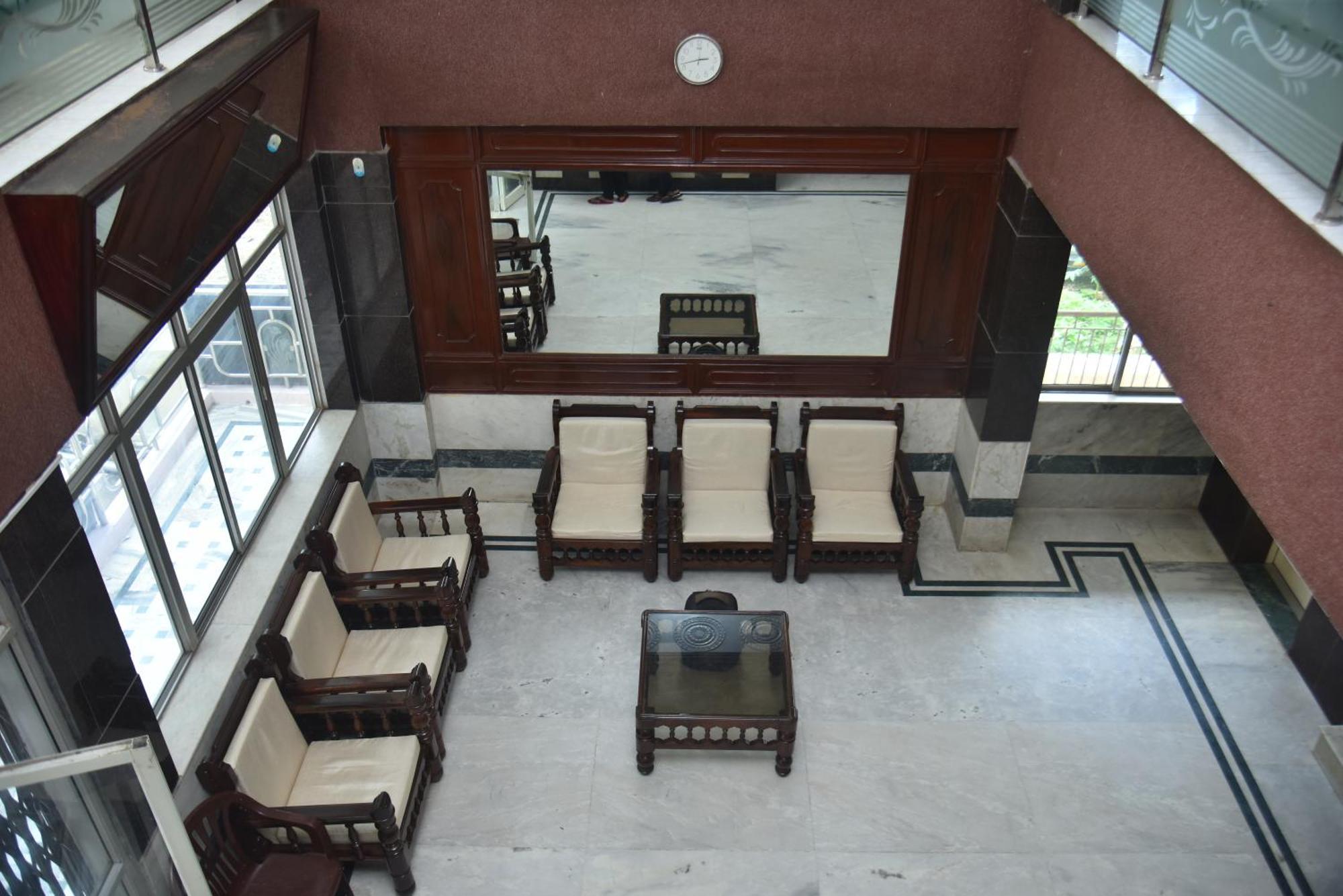 Arihanth Deluxe Lodge Shimoga Exterior foto